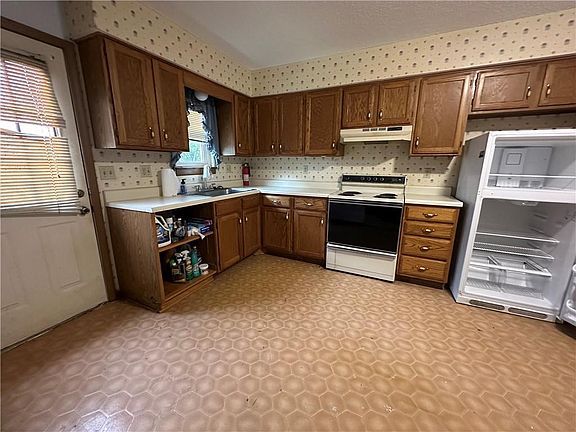 5th image of 108-110 SE Greystone Dr