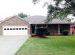 901 Manor Dr, Angleton, TX 77515