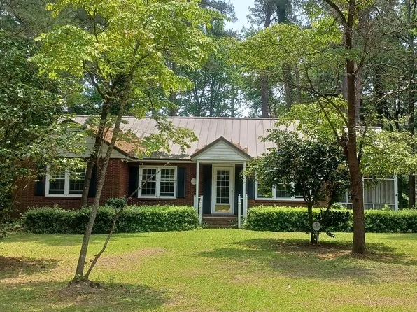 1907 Speight Forest Dr, Tarboro, NC 27886