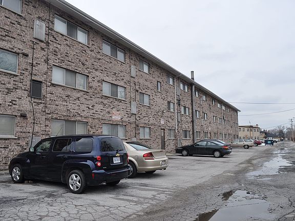 3rd image of 15325 Martin Luther King Jr Dr APT 11