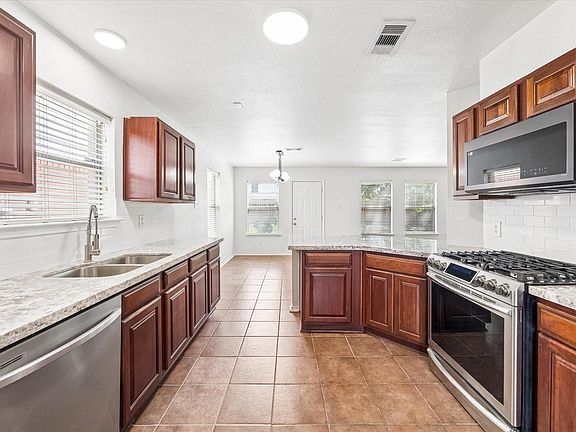5th image of 10110 Fallmont Ct