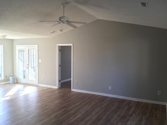 2nd image of 1633 English Knoll Dr