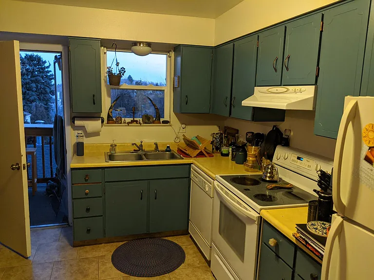 323 N Columbine St #B — Photo 9