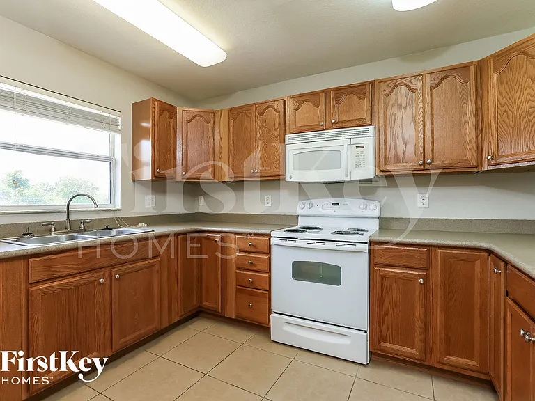 618 Chavers St E — Photo 6