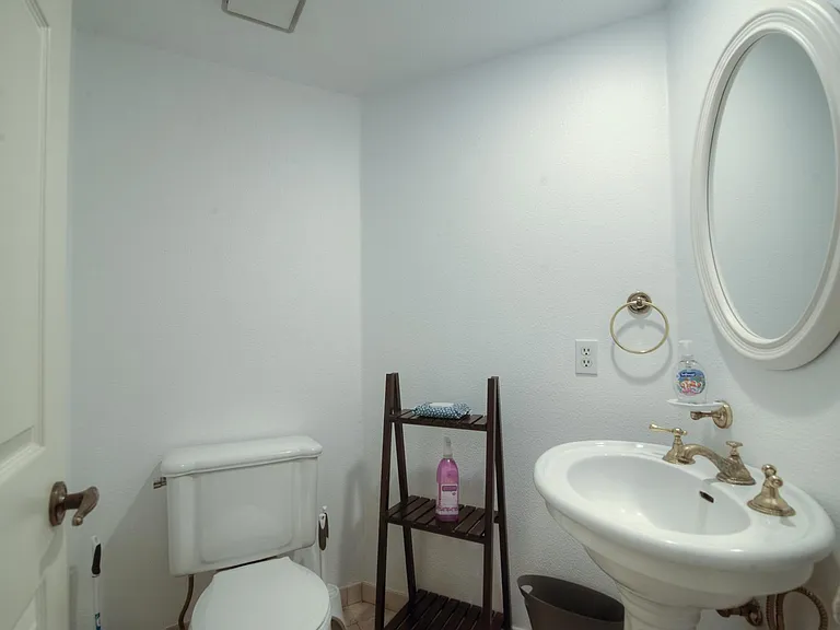 Downstairs 1/2 bath
