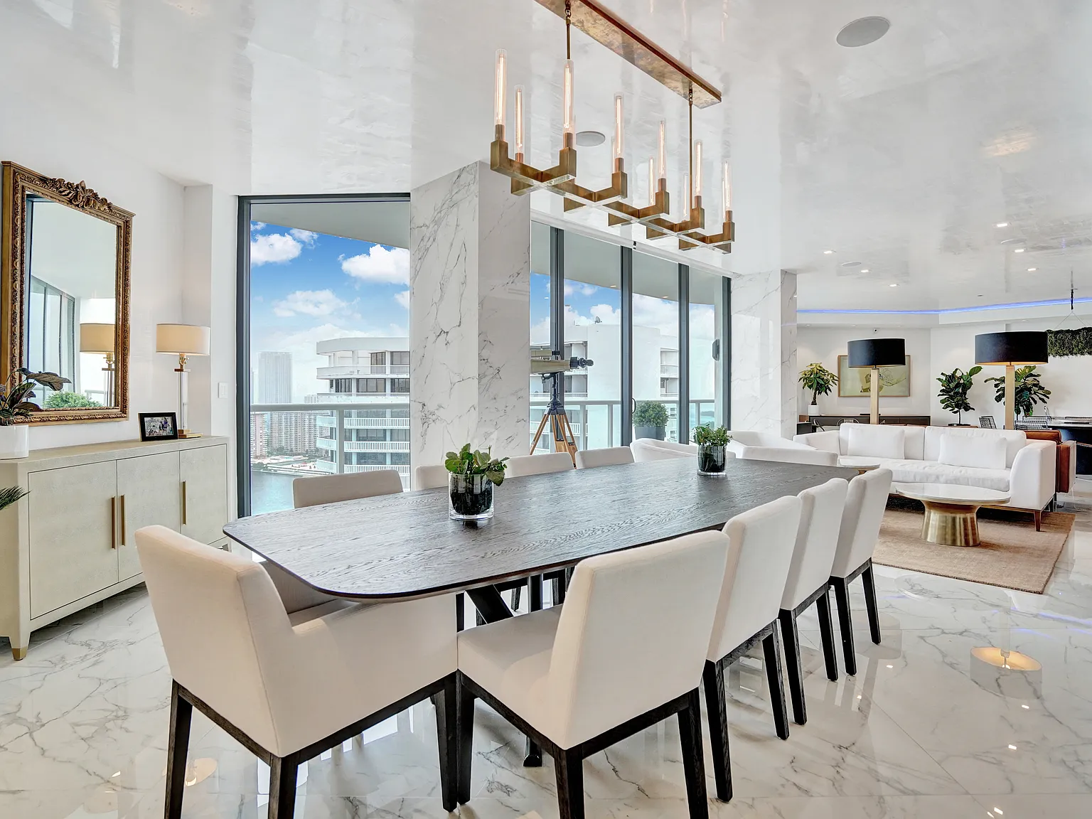6 bed, 4800 sqft, $23,000 — Photo 4
