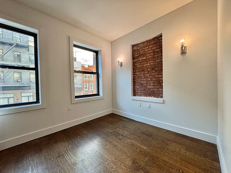 137 Manhattan Ave #3R — Photo 5