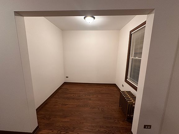 4th image of 2922 N Avers Ave