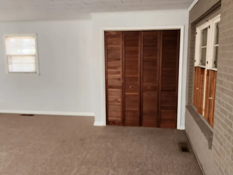 187 E Walnut St — Photo 28