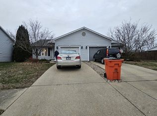 923-923 & 925 Lynwood Dr, Charleston, IL