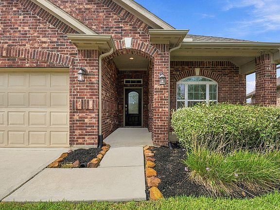4th image of 19049 Villa Ln