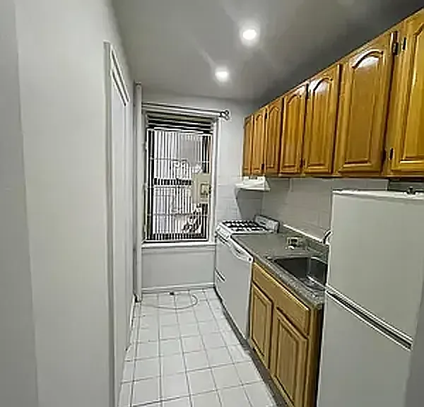 1410 York Ave #4J — Photo 4