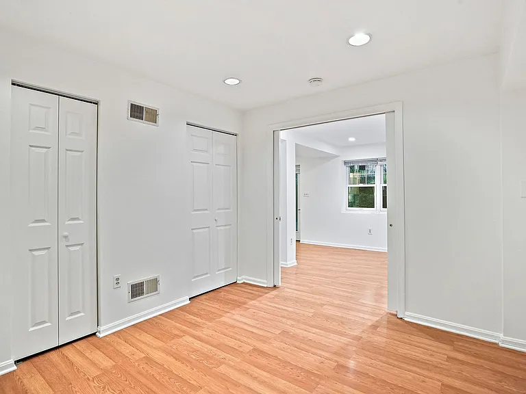 2641 Woodley Pl NW — Photo 9