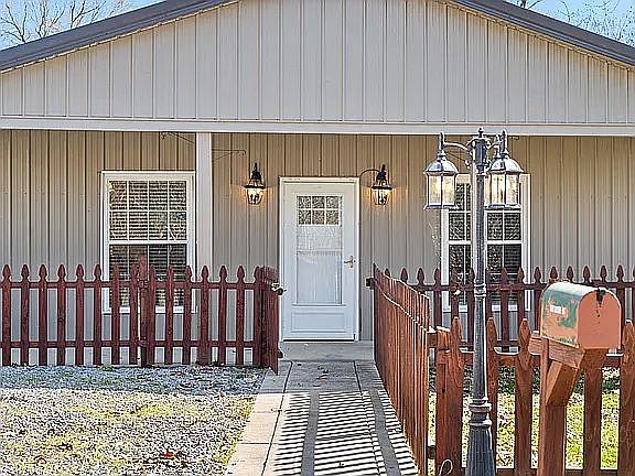 3rd image of 501 Ridge Dr