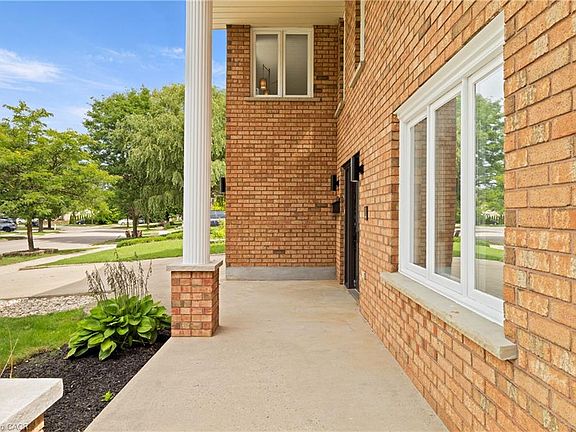 4th image of 57 Yellow Birch Dr