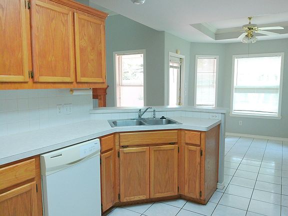 5th image of 6117 Jessica Dr