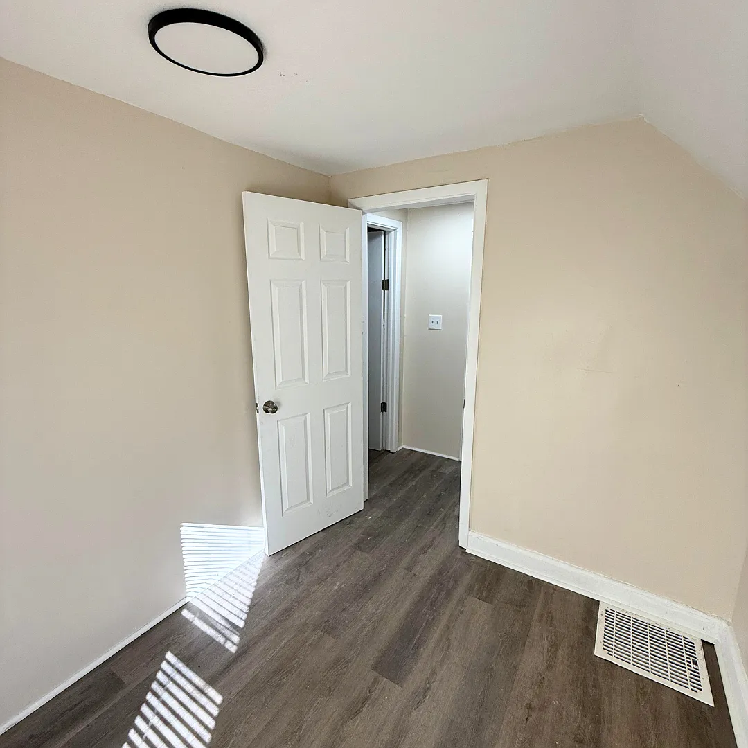 8400 Medina Avenue — Photo 3