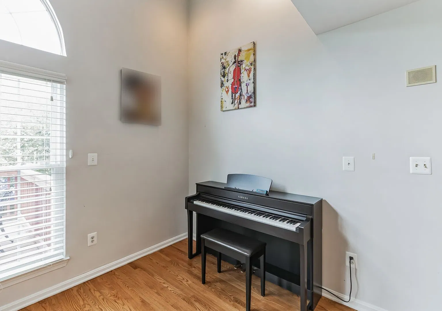3 Bed 2.5 Bath End Unit Townhome For Rent! — Photo 2