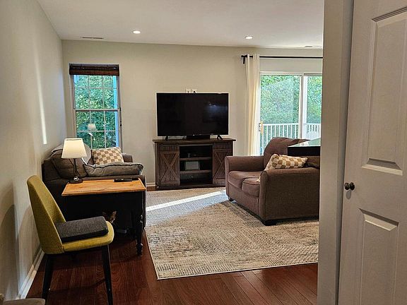 5th image of 624 Walden Cir