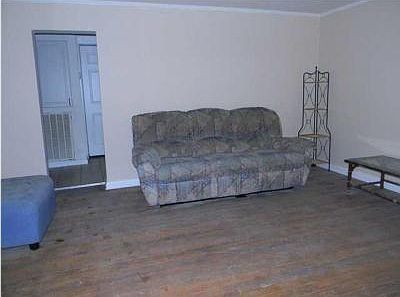 3rd image of 3231 South St