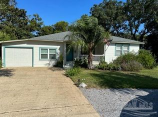 352 Fairpoint Dr, Gulf Breeze, FL 32561