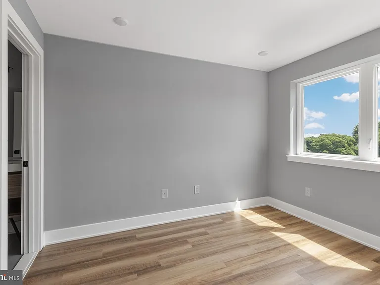 3965 Lancaster Ave #302 — Photo 17