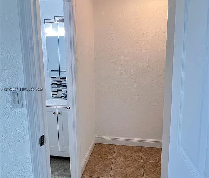 984 W 40th St #2 — Photo 31