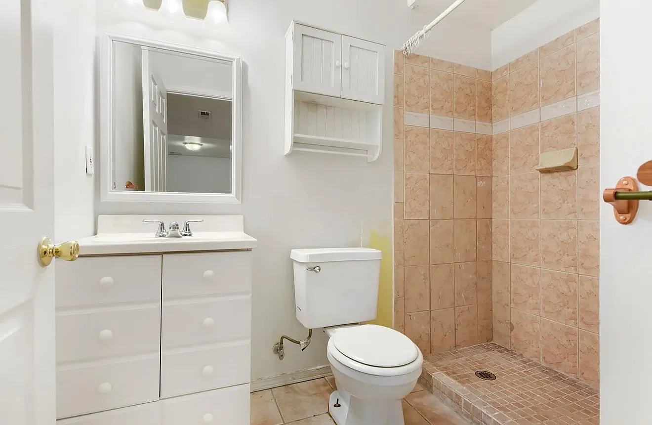 4 bed, 2001 sqft, $3,300 — Photo 4