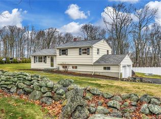 677 Elm St, Monroe, CT 06468