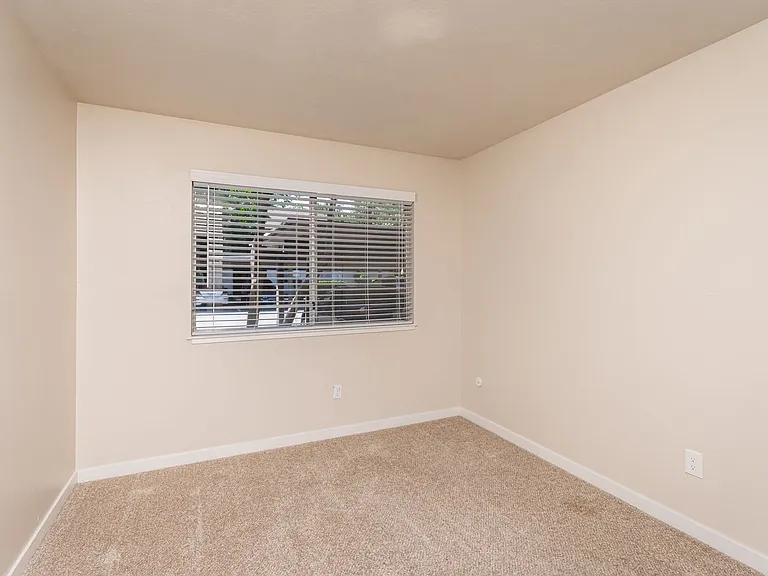 Riverbend Apartments — Photo 68