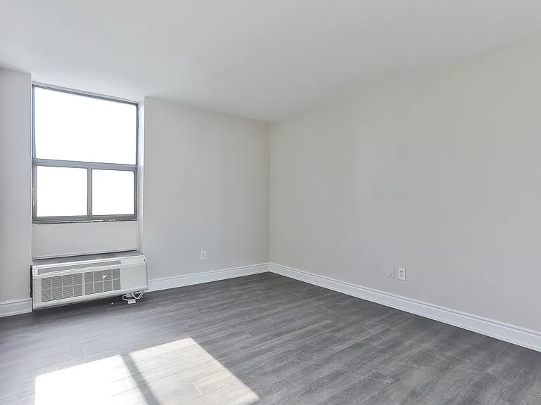 500 Duplex Ave #1606 — Photo 8