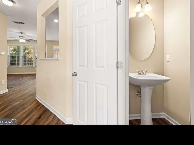 3323 Castleberry Village Cir — Photo 2