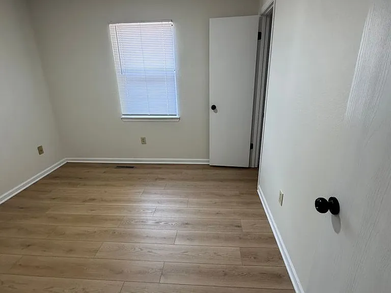 675-677 W Country Squire Ct — Photo 5