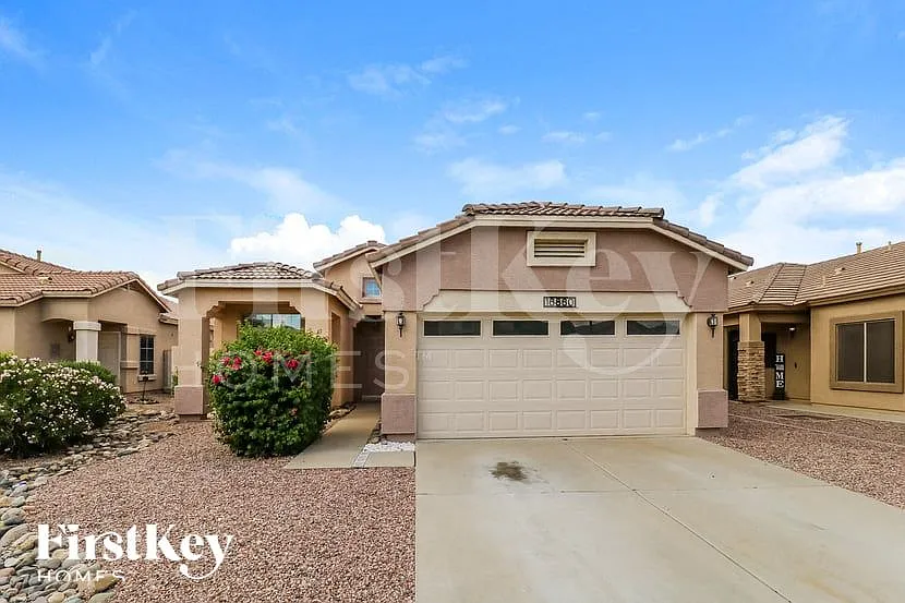 3 bed, 2.0 bath, 1407 sqft, $2,145 — Photo 2