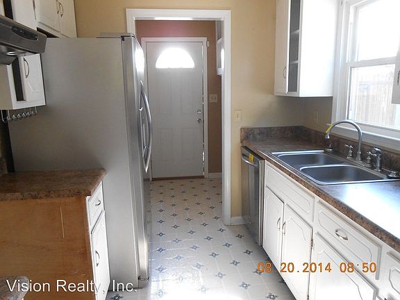 3rd image of 577 Garnet Dr