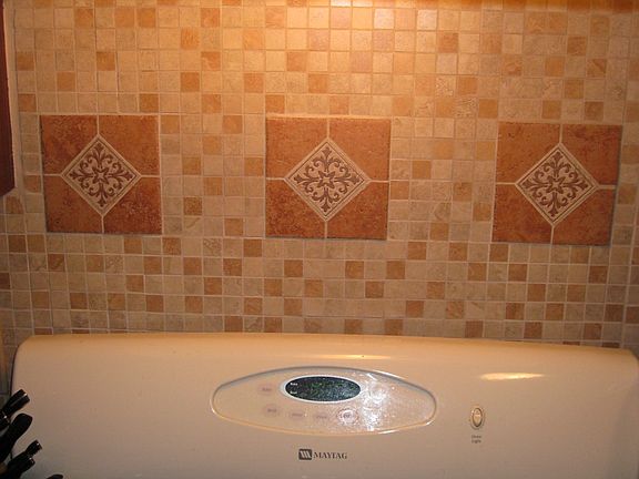 Backsplash in kitchen