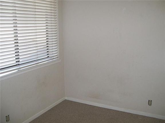 4th image of 17079 Creekside Cir