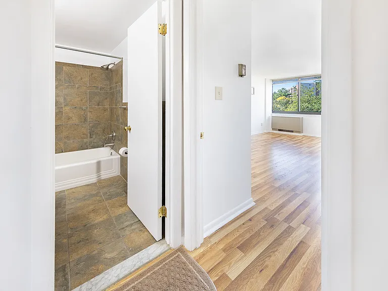 600 Roosevelt Blvd #415 — Photo 5