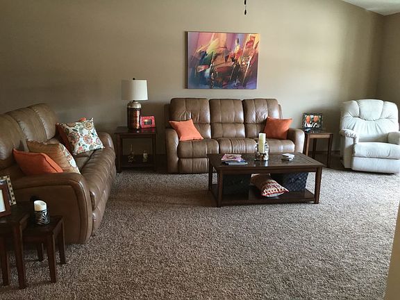 4th image of 977 Park Pl