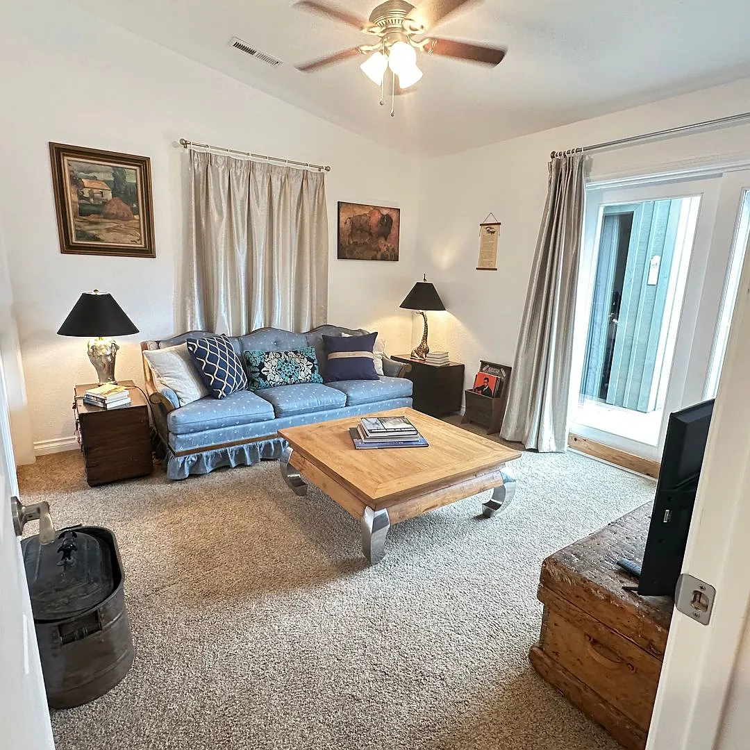 Courtyard Vista Cottage: A peaceful retreat with stunning views and a charming courtyard. $300 ut... — Photo 1