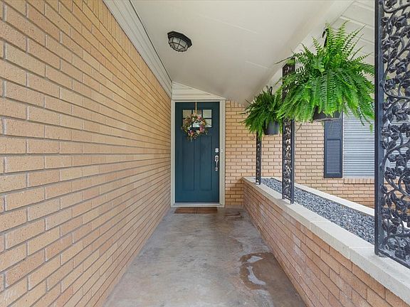 4th image of 416 White Hall Rd