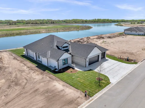 8317 Waterway Ct, Maize, KS 67101