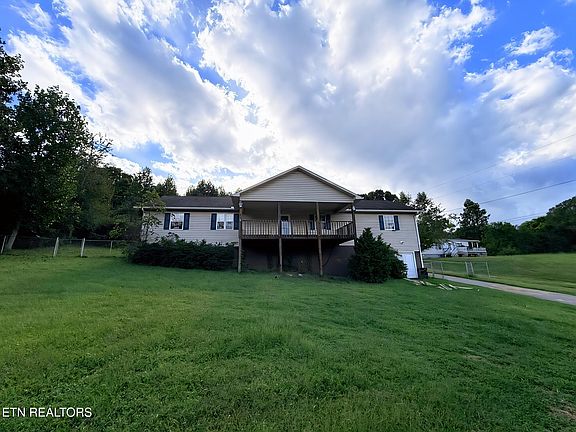 3rd image of 272 Cowan Ln