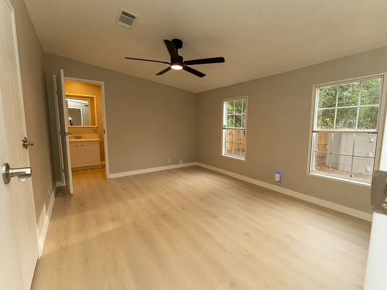 9520 Merton St — Photo 8