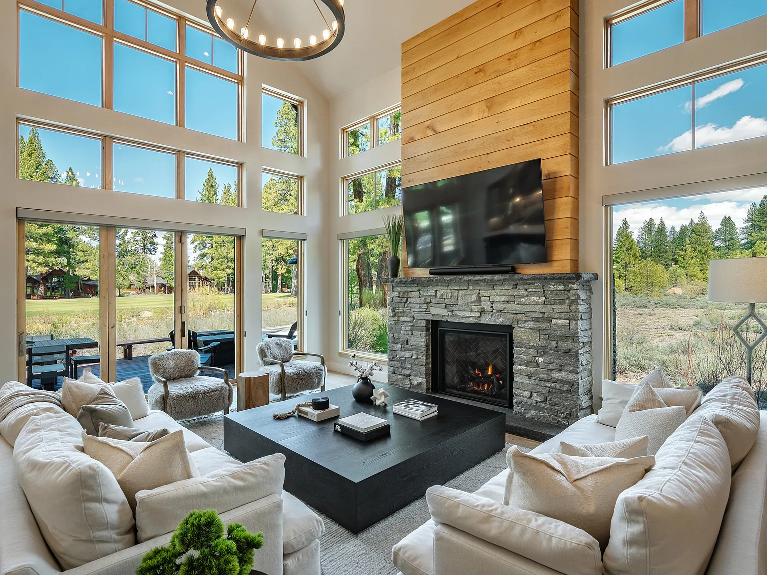 5 bed, 4.5 bath, 3271 sqft, $21,000 — Photo 4