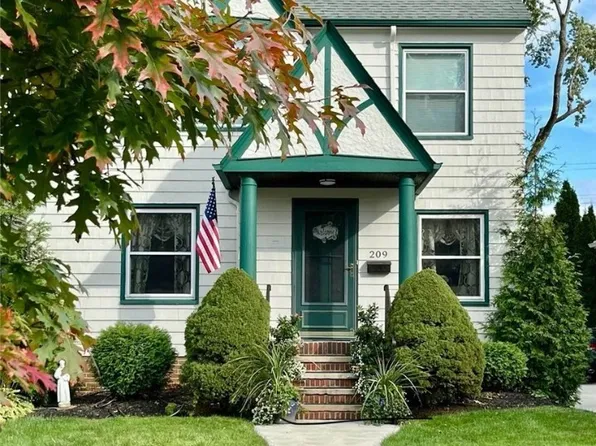 209 E 216th St, Euclid, OH 44123
