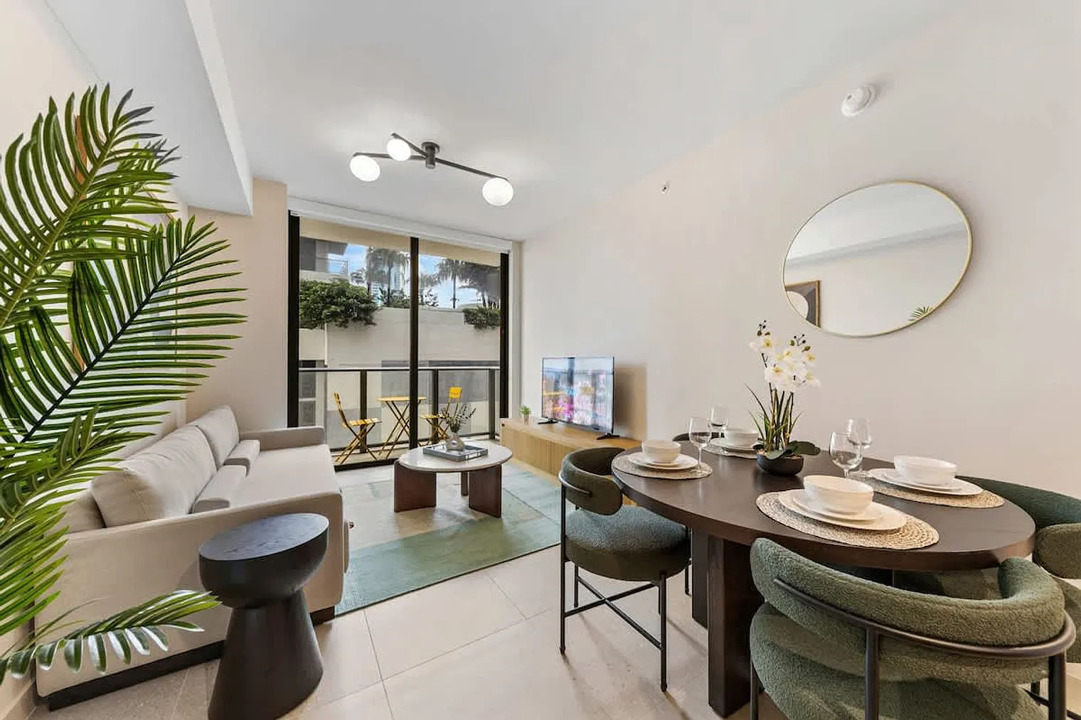 1 bed, 1.0 bath, 592 sqft, $2,362 — Photo 2