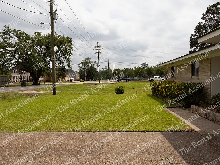 905 N McGuire Ave — Photo 28
