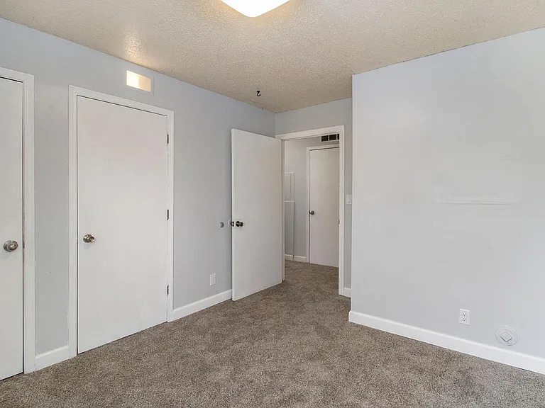 408 N Perrine St — Photo 12