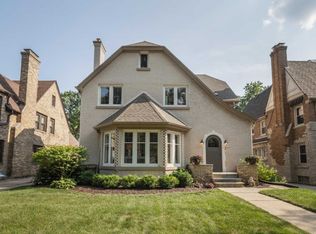 1115 E Lexington Blvd, Whitefish Bay, WI 53217